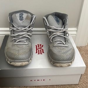 Nike Kyrie 1 sneakers